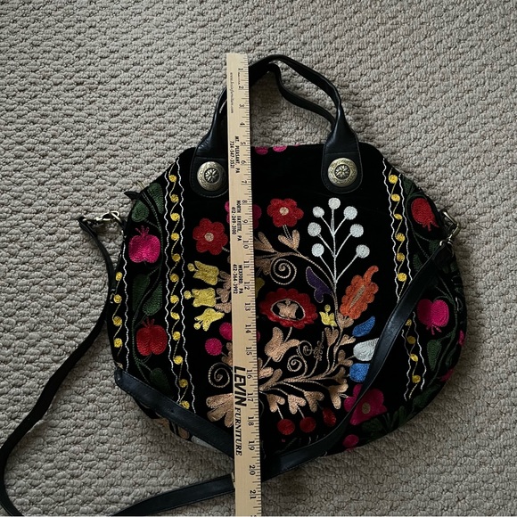 Absolutely GORGEOUS Embroidered Colorful Bag - Picture 8 of 14